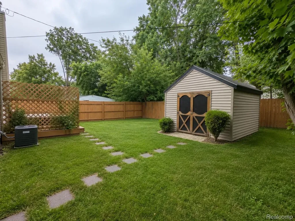 4097 Chenlot Lane Waterford Charter Township MI 48328