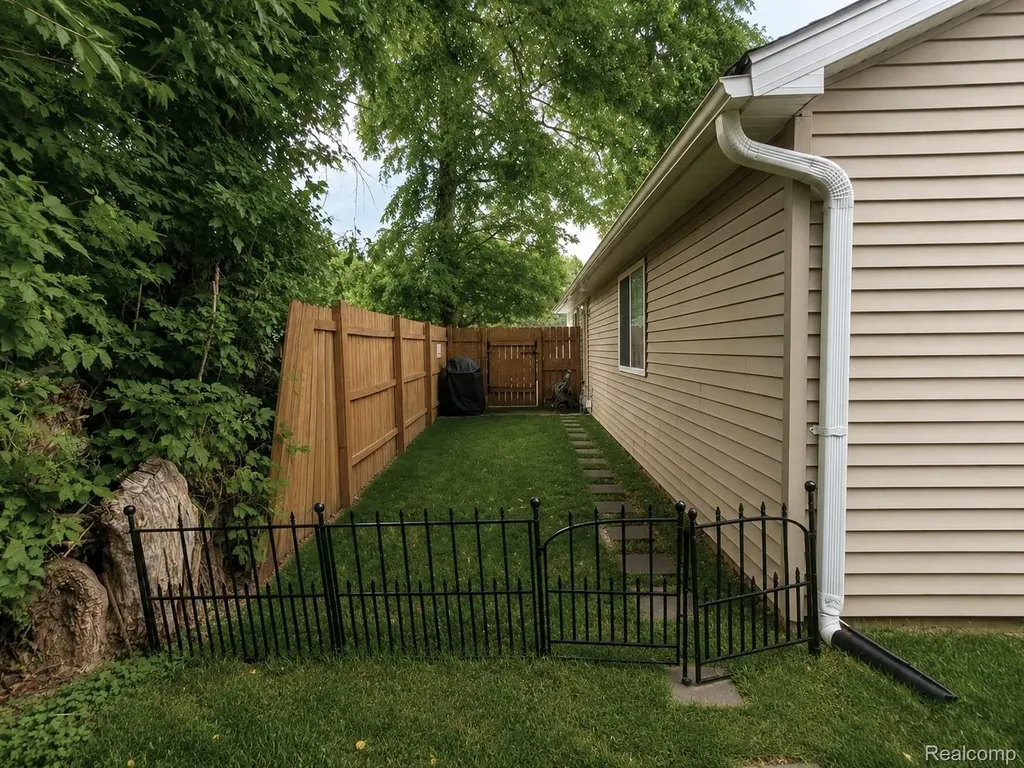 4097 Chenlot Lane Waterford Charter Township MI 48328
