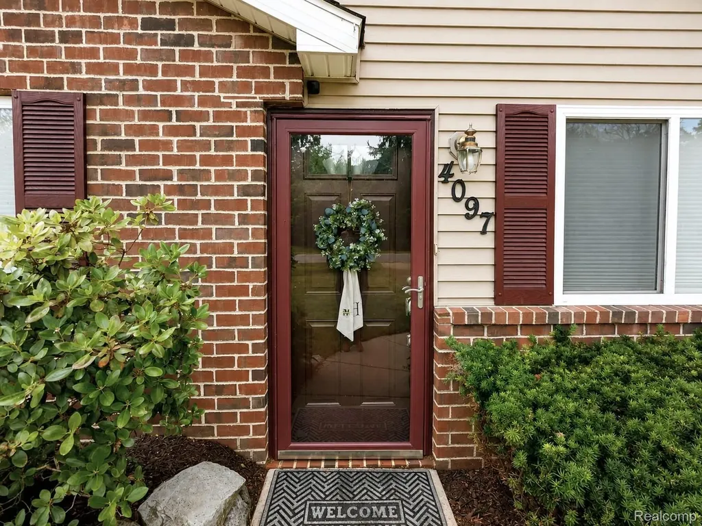 4097 Chenlot Lane Waterford Charter Township MI 48328