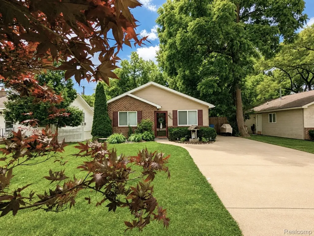 4097 Chenlot Lane Waterford Charter Township MI 48328
