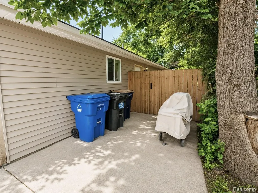 4097 Chenlot Lane Waterford Charter Township MI 48328