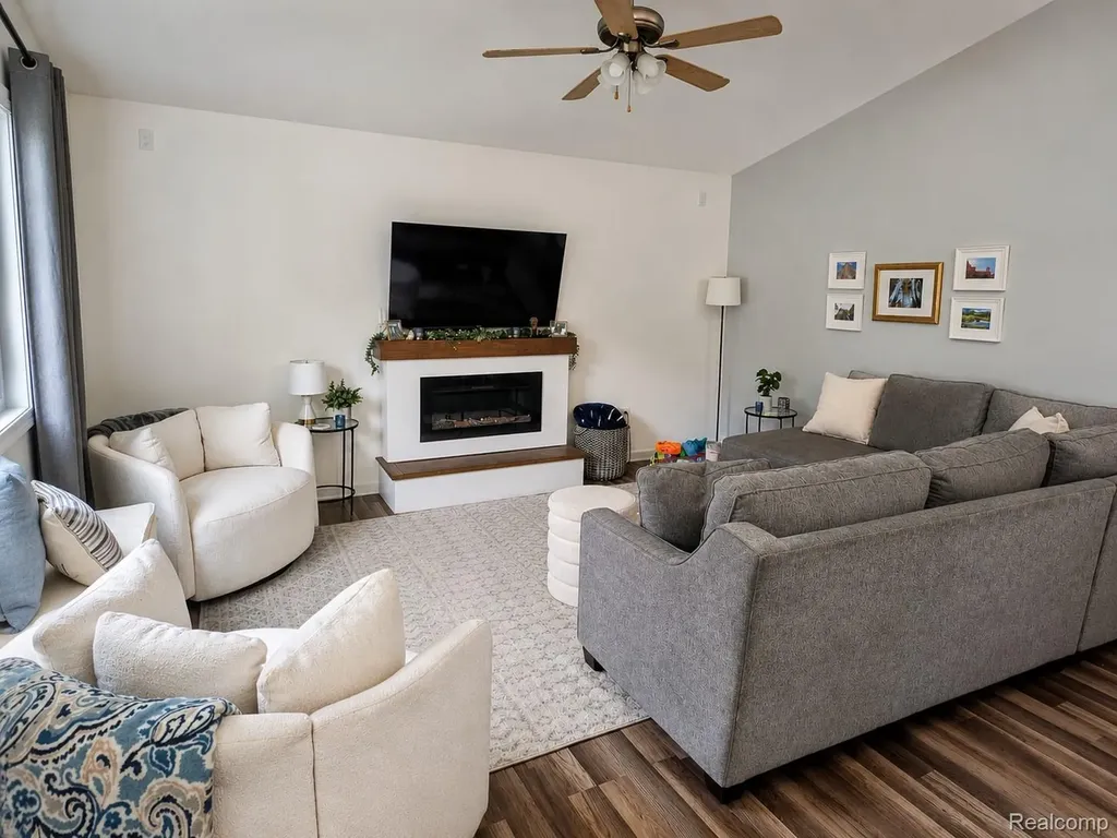 4097 Chenlot Lane Waterford Charter Township MI 48328