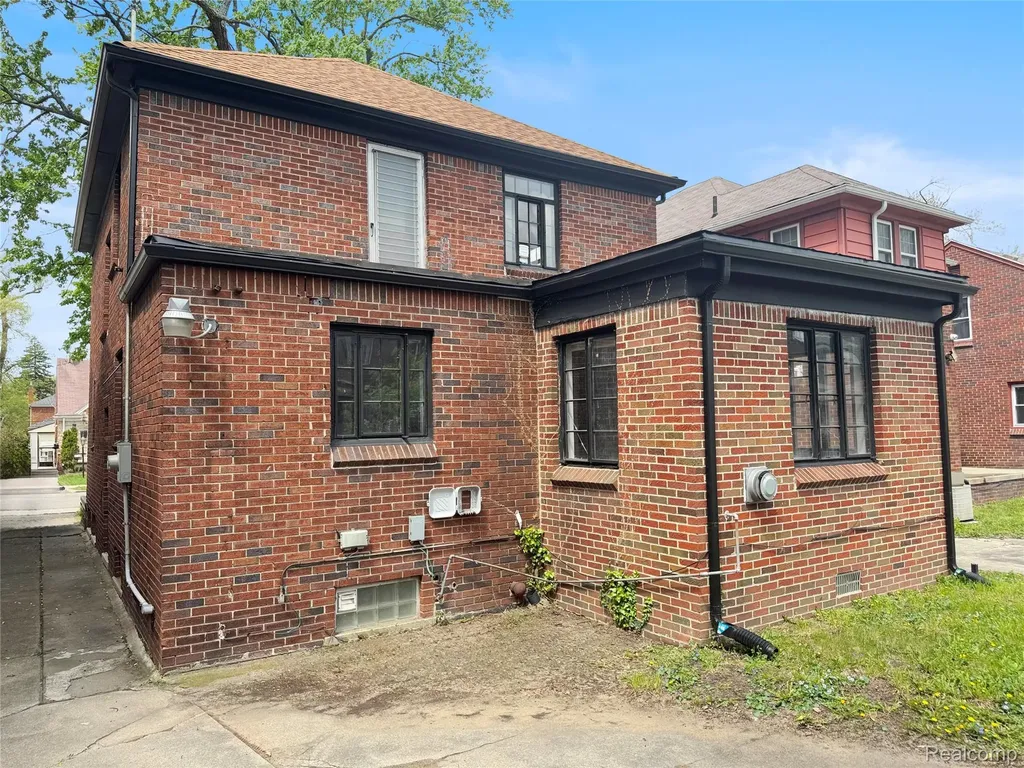 17152 Ohio Street Detroit City MI 48221