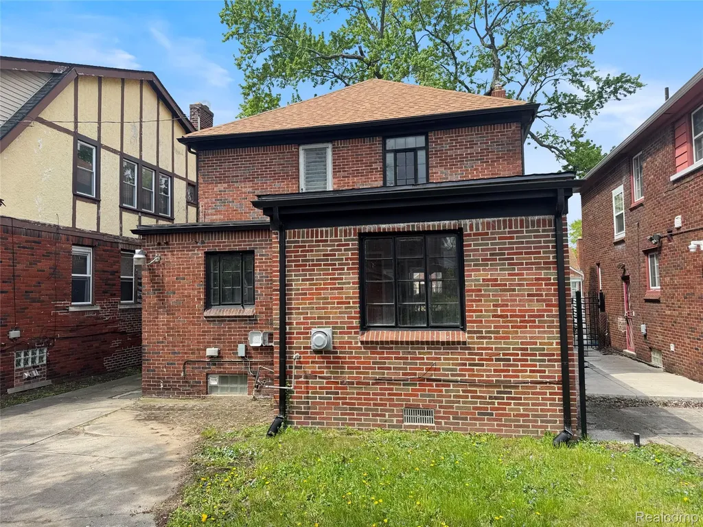 17152 Ohio Street Detroit City MI 48221