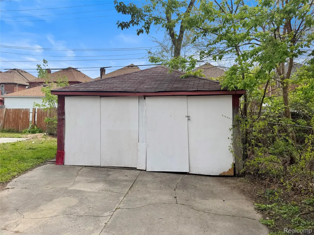 17152 Ohio Street Detroit City MI 48221