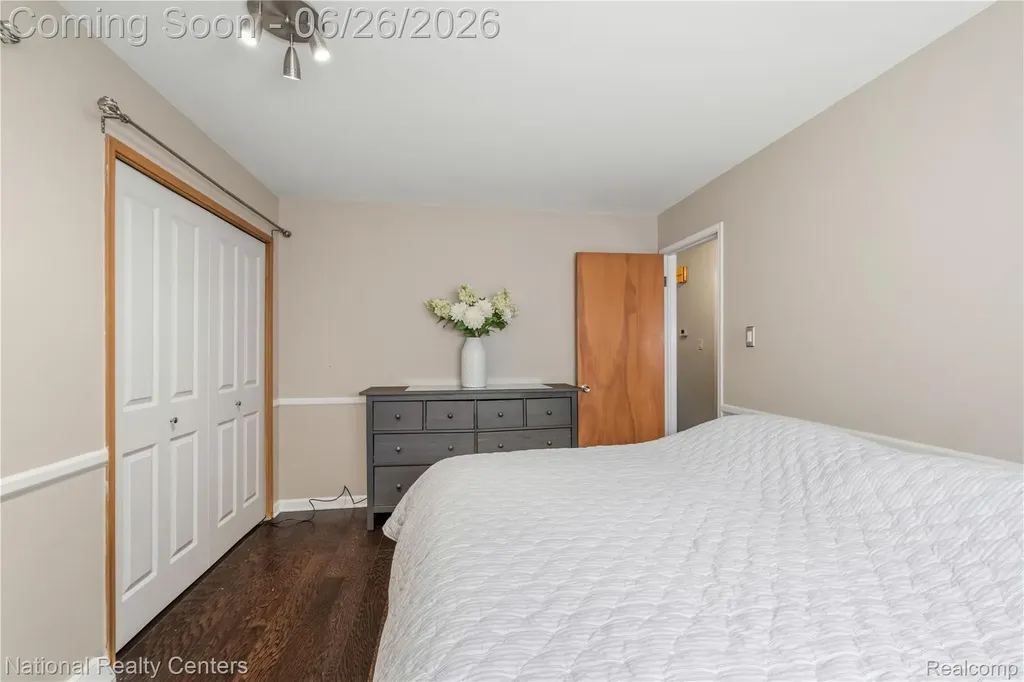 33112 Kirby Street Farmington City MI 48336