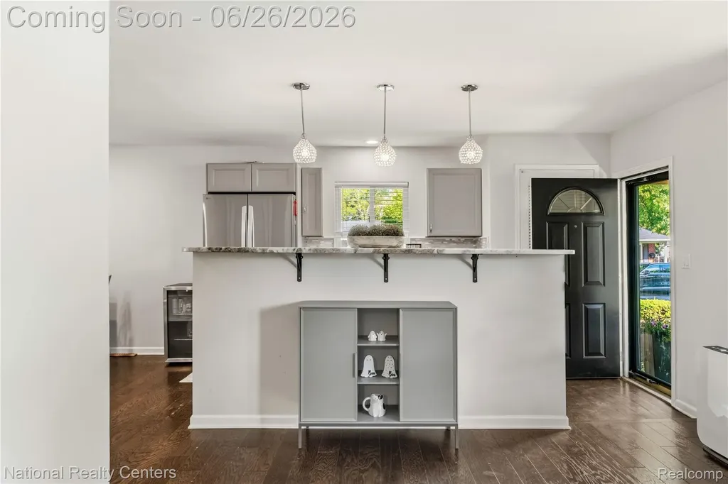 33112 Kirby Street Farmington City MI 48336