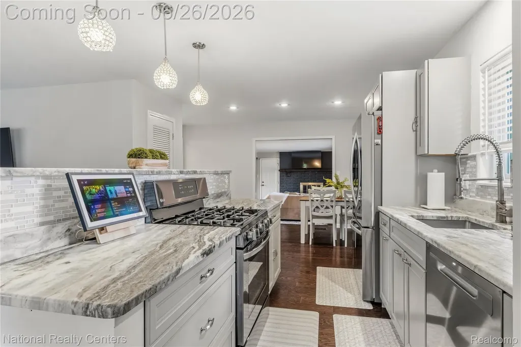 33112 Kirby Street Farmington City MI 48336