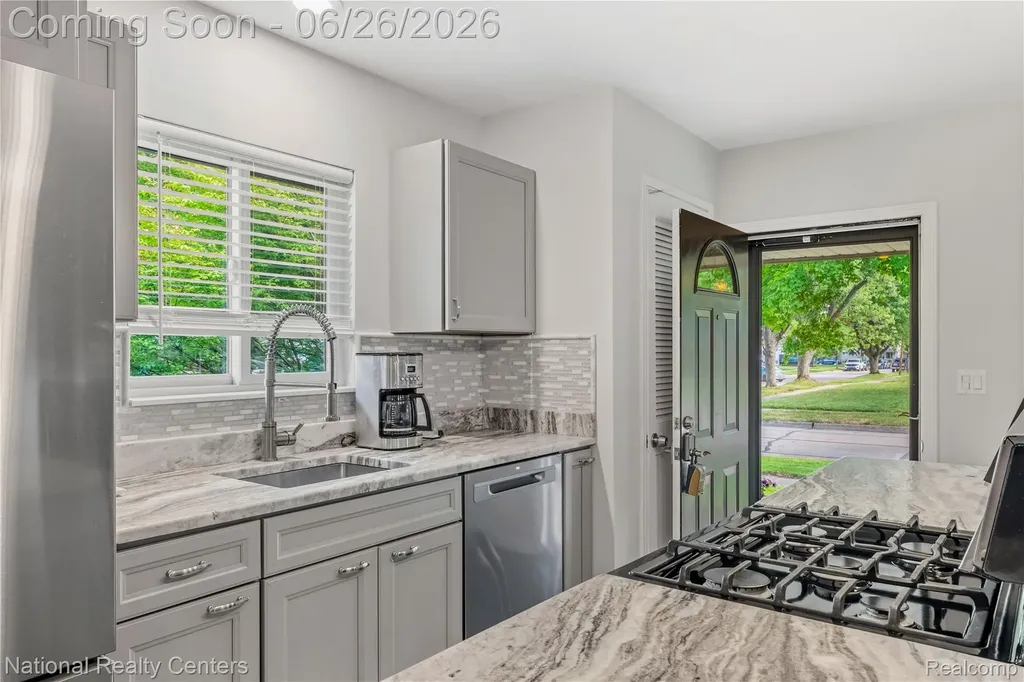 33112 Kirby Street Farmington City MI 48336