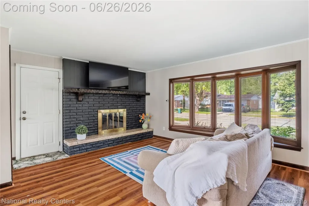 33112 Kirby Street Farmington City MI 48336