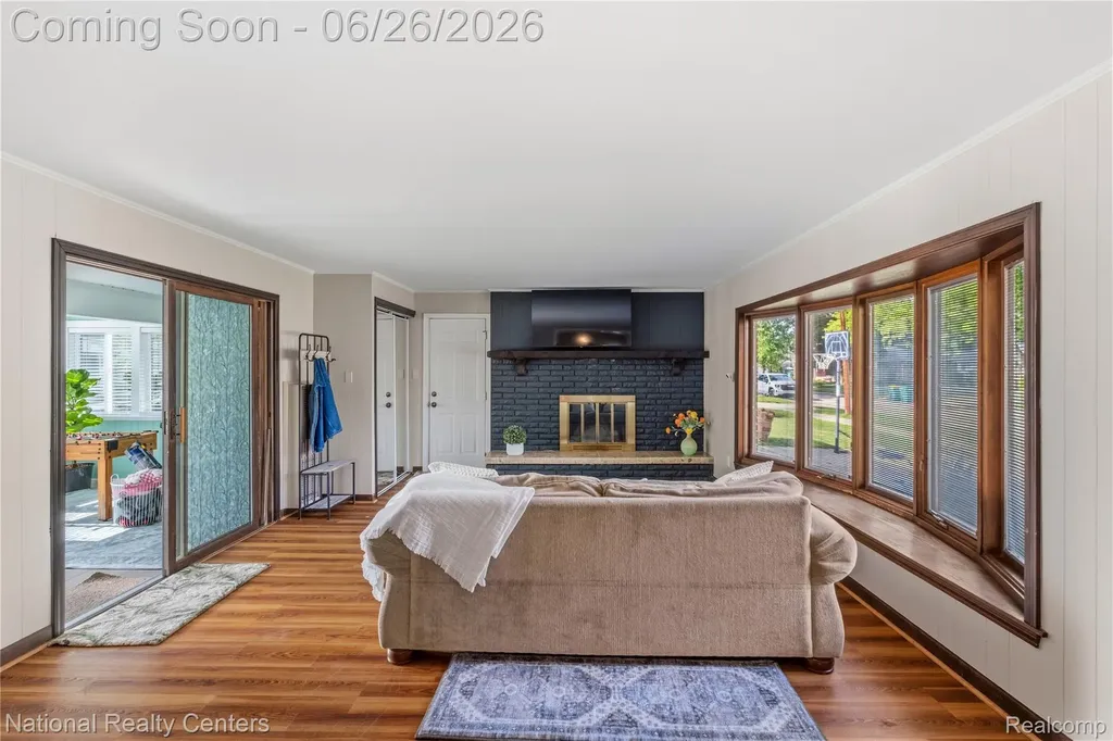 33112 Kirby Street Farmington City MI 48336