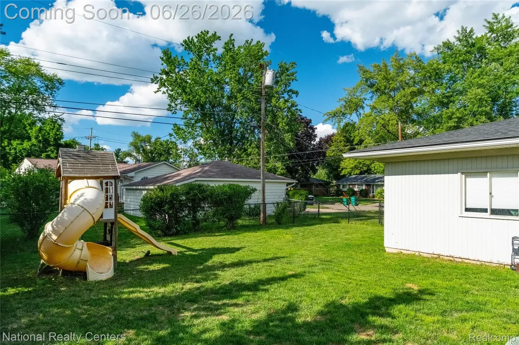 33112 Kirby Street Farmington City MI 48336