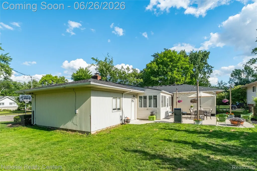 33112 Kirby Street Farmington City MI 48336