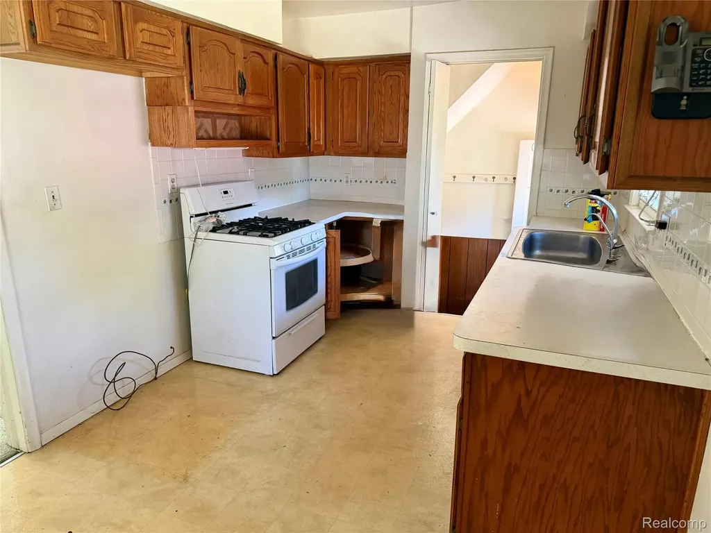 1714 Harwood Avenue Royal Oak City MI 48067