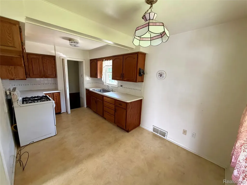 1714 Harwood Avenue Royal Oak City MI 48067