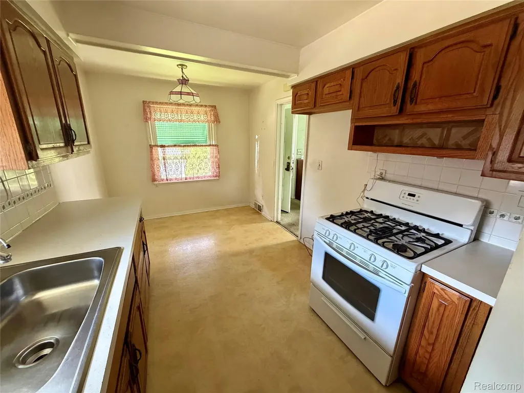 1714 Harwood Avenue Royal Oak City MI 48067