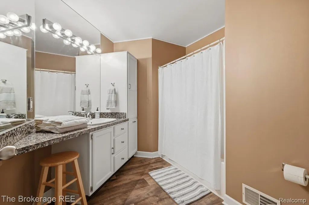 6060 Hearthside Place Grand Blanc Charter Township MI 48439