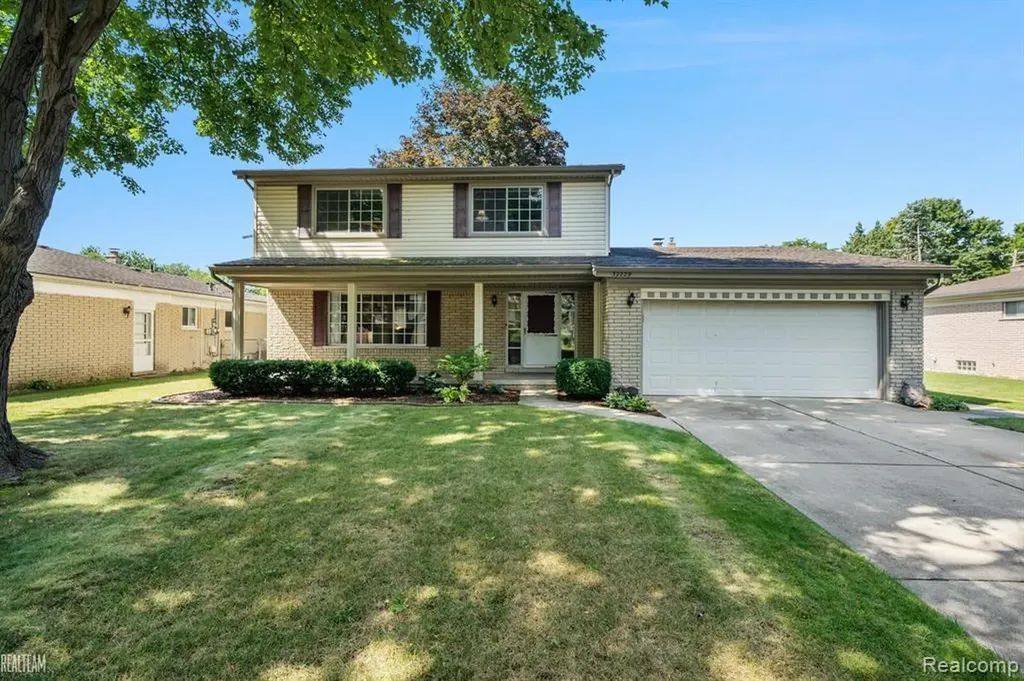 32229 Cambridge Drive Warren City MI 48093