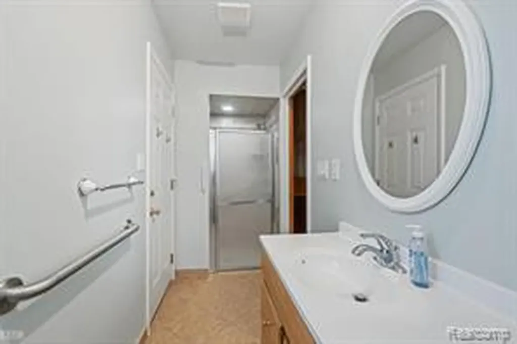 32229 Cambridge Drive Warren City MI 48093