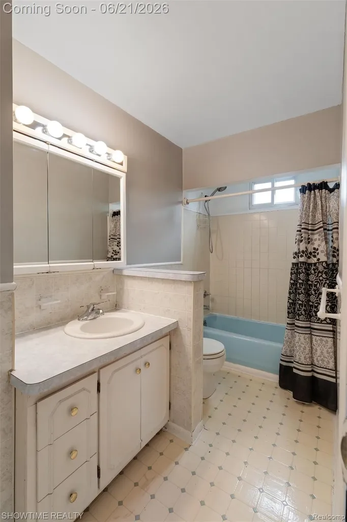 26518 Hollywood Street Roseville City MI 48066