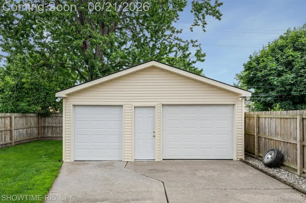 26518 Hollywood Street Roseville City MI 48066