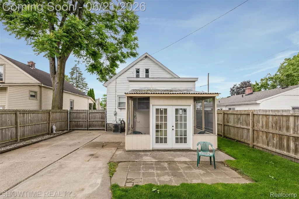 26518 Hollywood Street Roseville City MI 48066