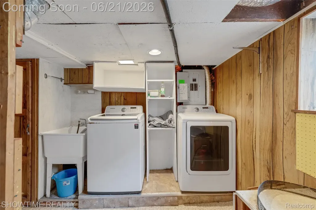 26518 Hollywood Street Roseville City MI 48066