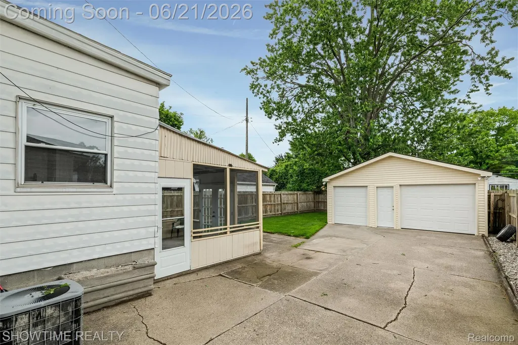 26518 Hollywood Street Roseville City MI 48066
