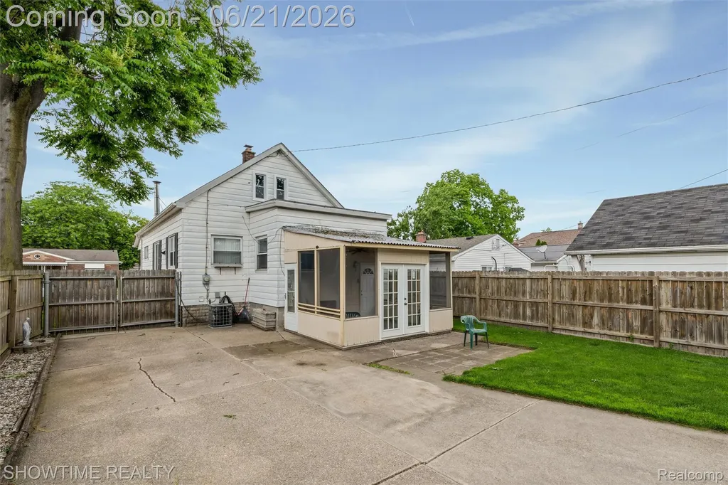 26518 Hollywood Street Roseville City MI 48066
