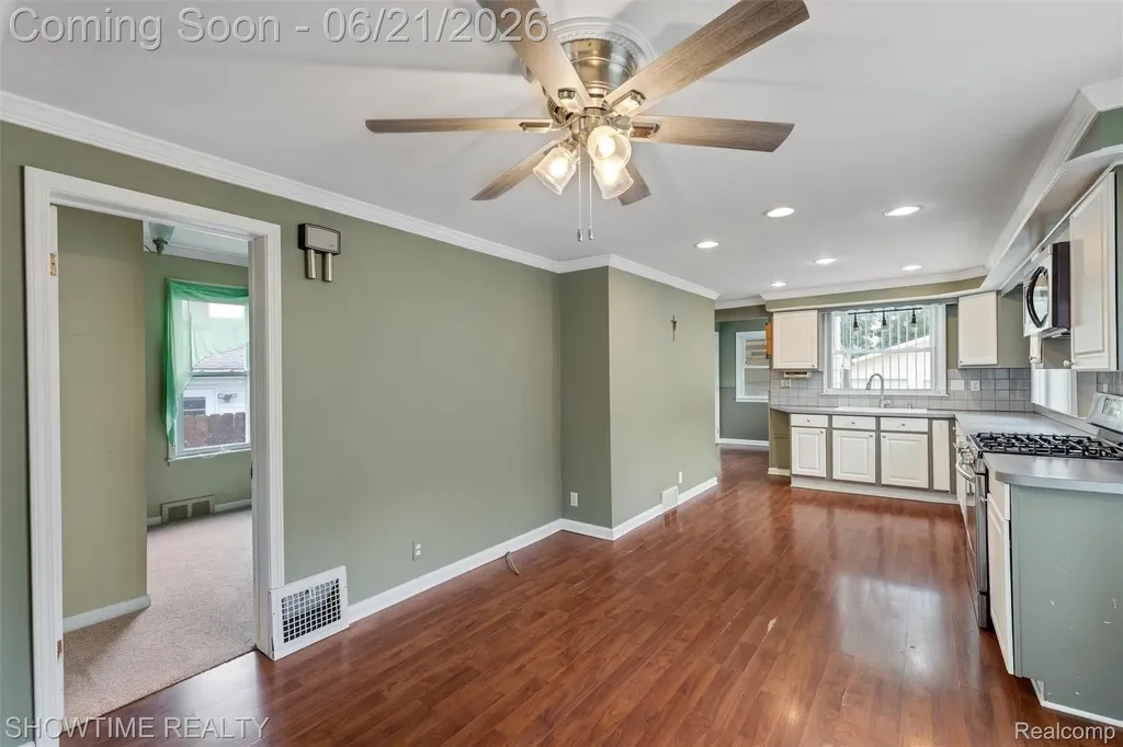 26518 Hollywood Street Roseville City MI 48066