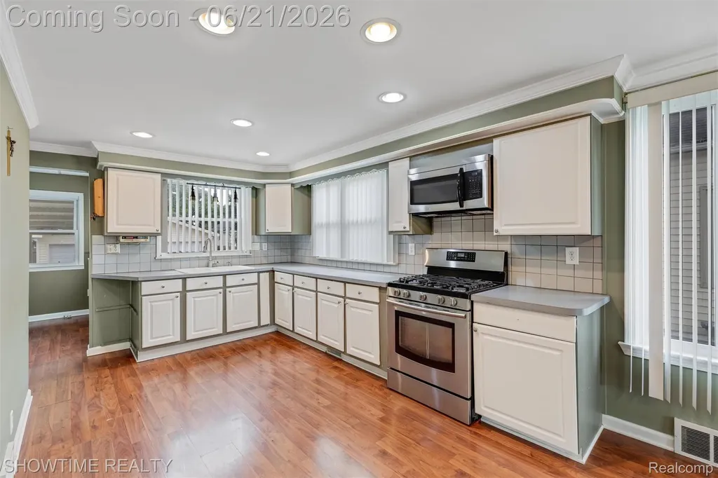 26518 Hollywood Street Roseville City MI 48066