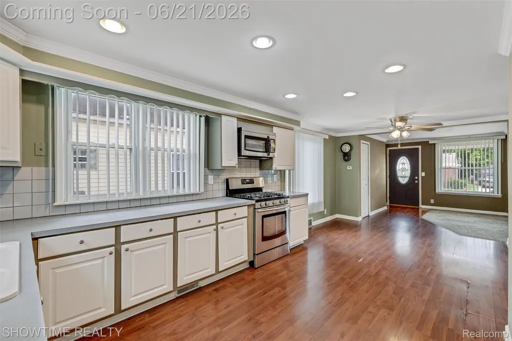 26518 Hollywood Street Roseville City MI 48066