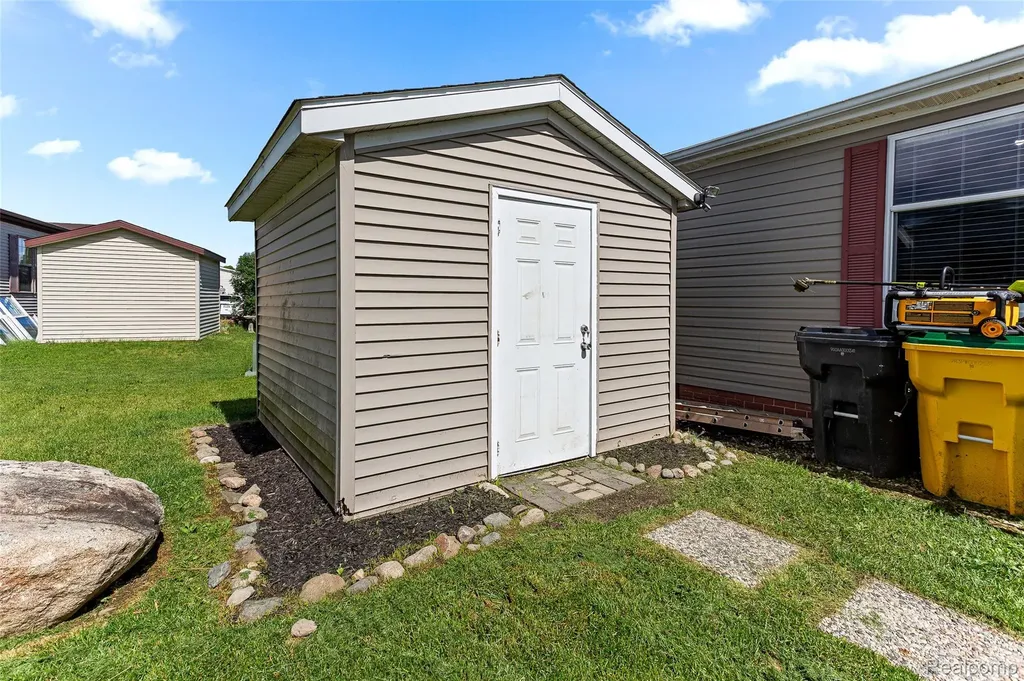 9544 Rhodes Court Salem Township MI 48167