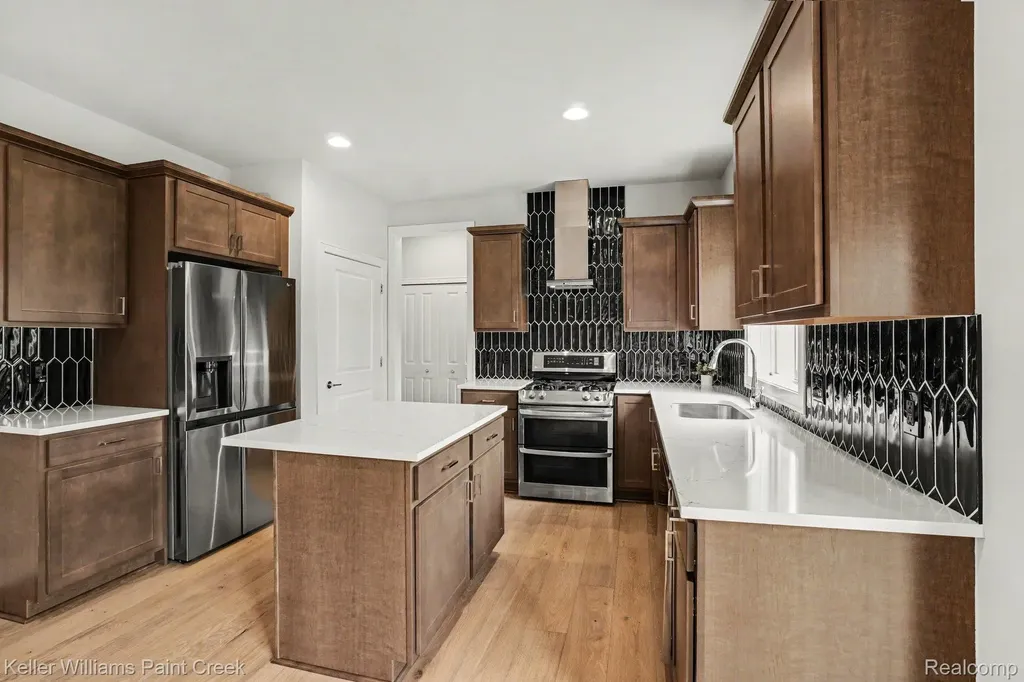 1976 Kohli Drive Troy City MI 48083