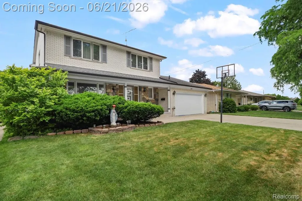 26449 Haverhill Drive Warren City MI 48091