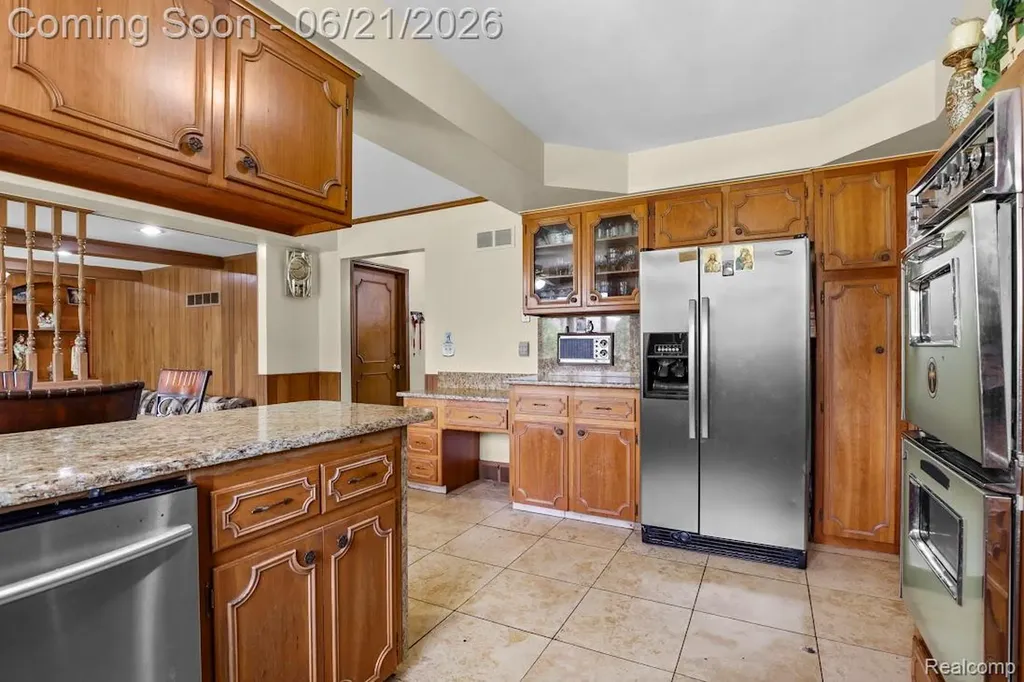 26449 Haverhill Drive Warren City MI 48091