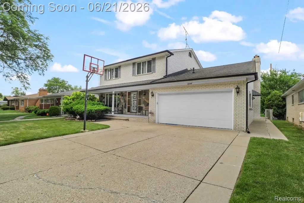 26449 Haverhill Drive Warren City MI 48091
