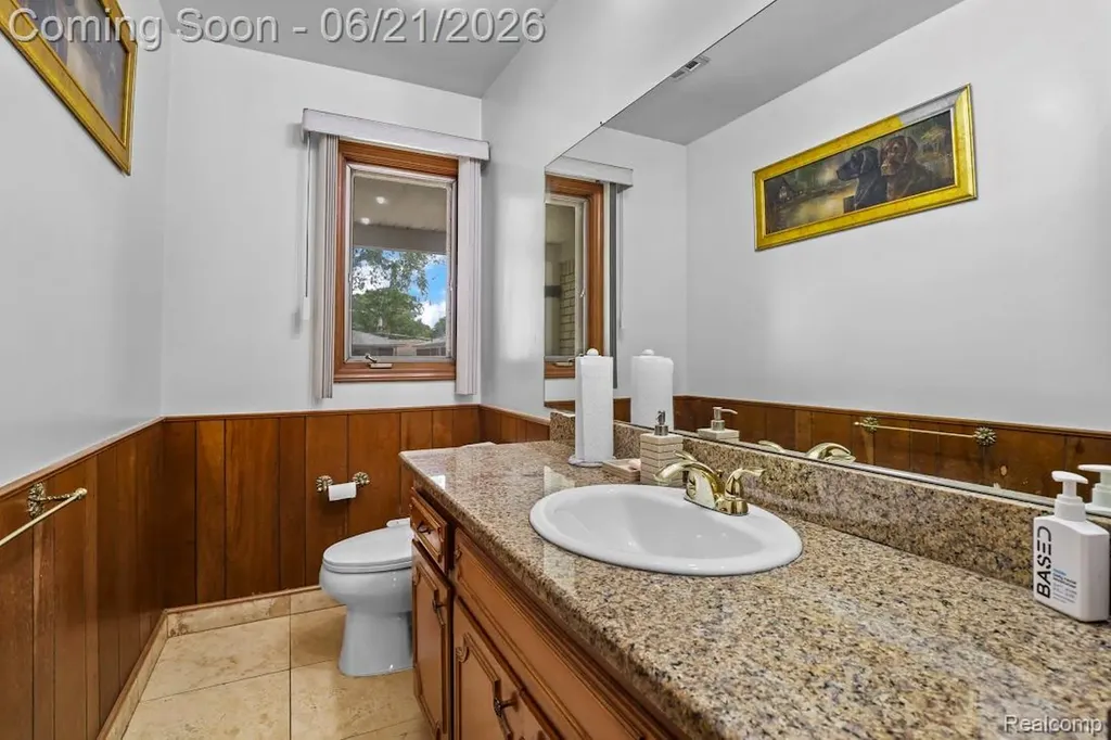26449 Haverhill Drive Warren City MI 48091