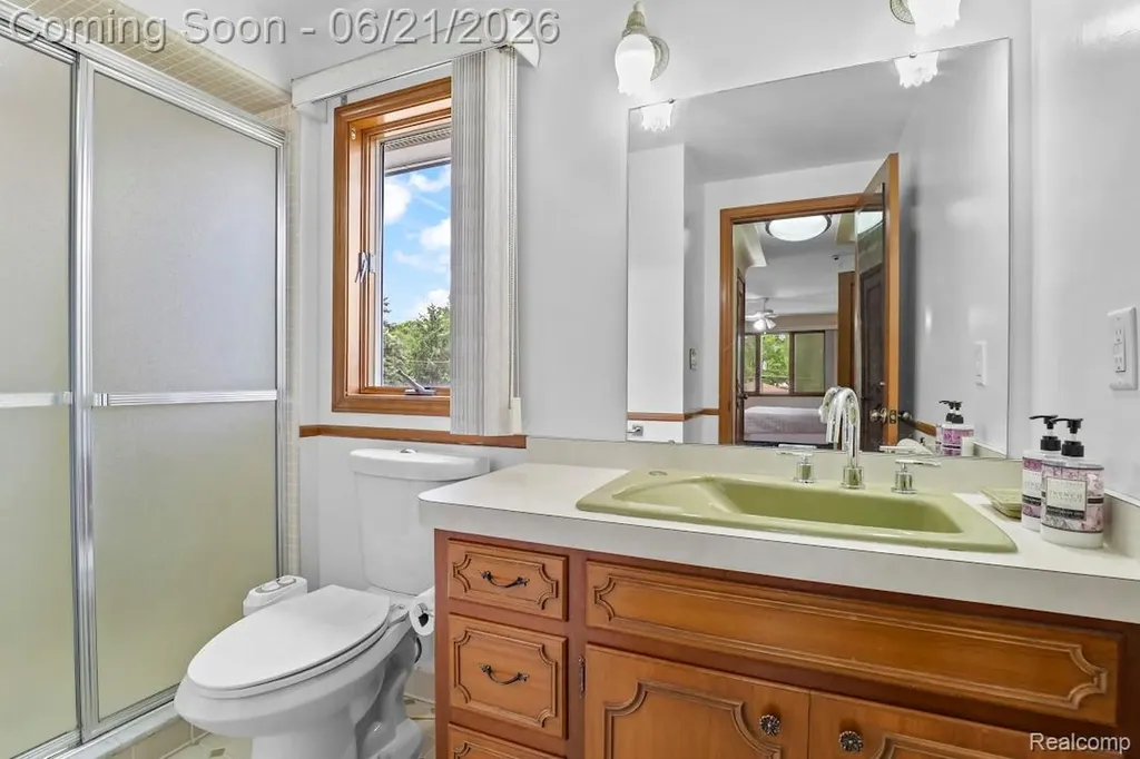26449 Haverhill Drive Warren City MI 48091
