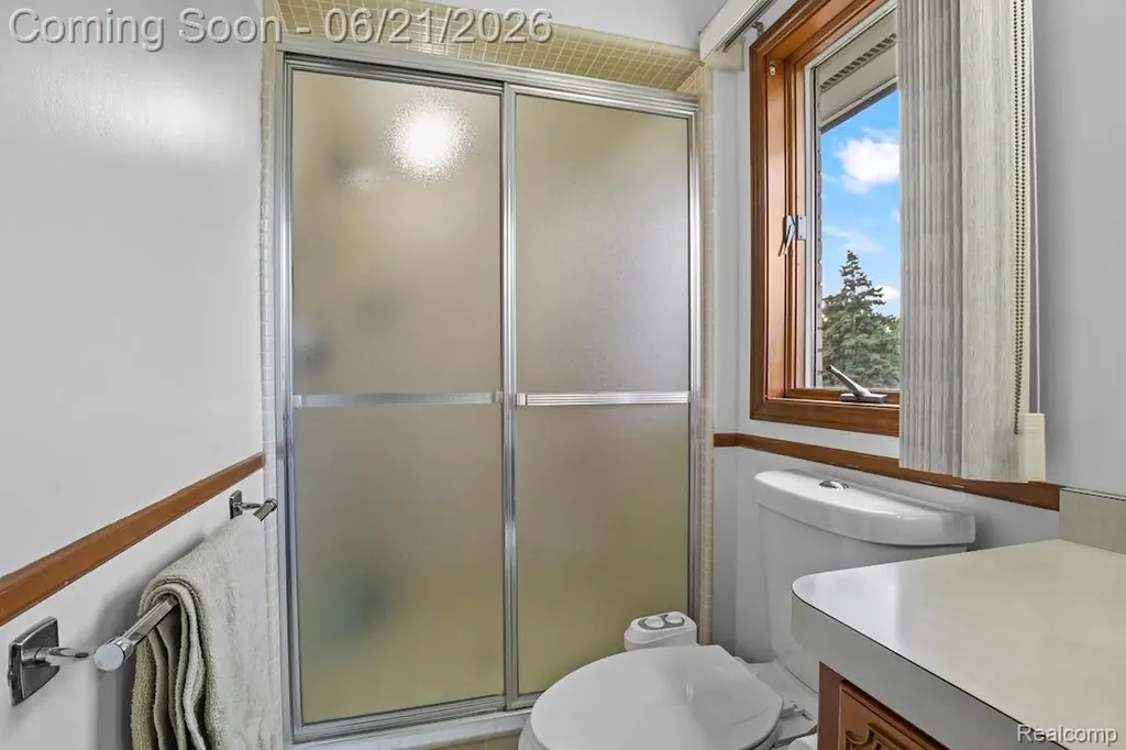 26449 Haverhill Drive Warren City MI 48091