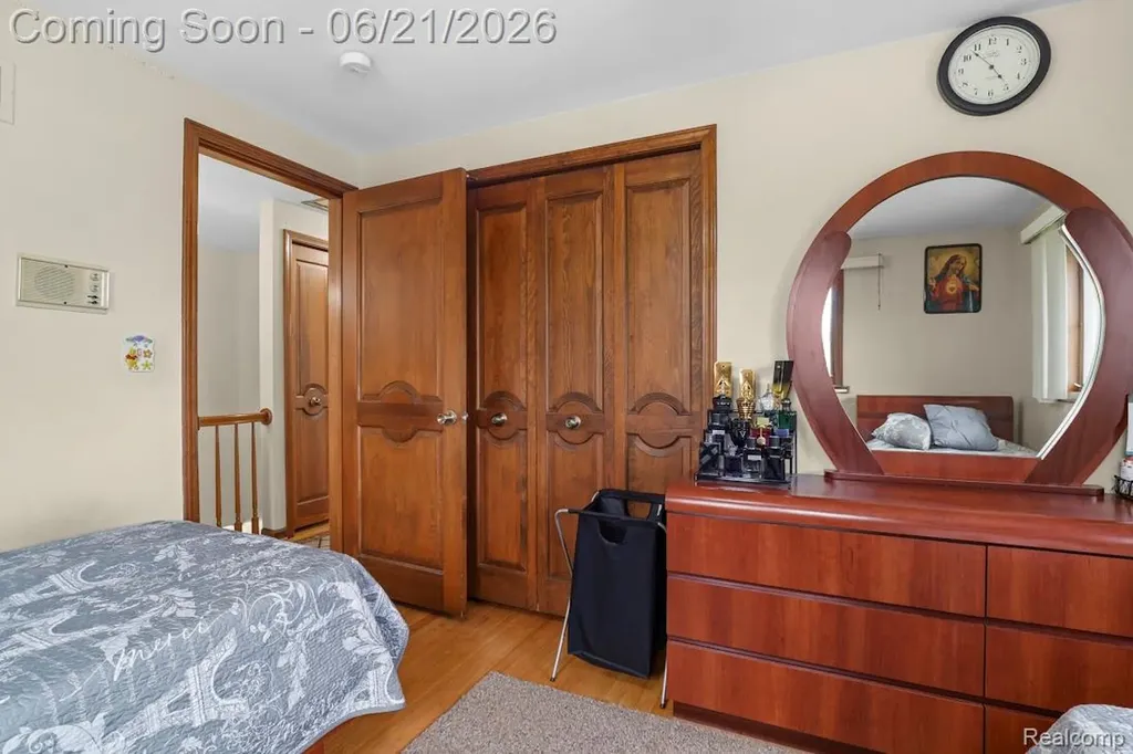 26449 Haverhill Drive Warren City MI 48091