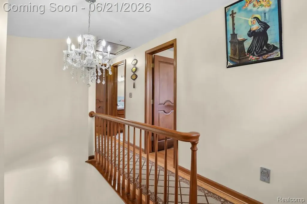 26449 Haverhill Drive Warren City MI 48091