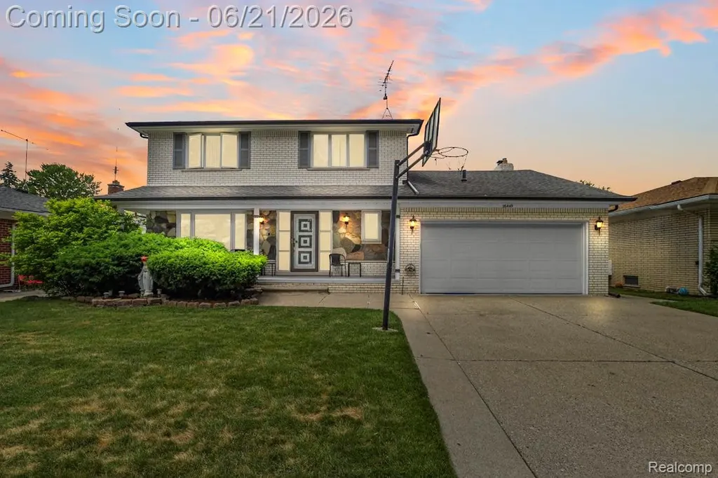 26449 Haverhill Drive Warren City MI 48091