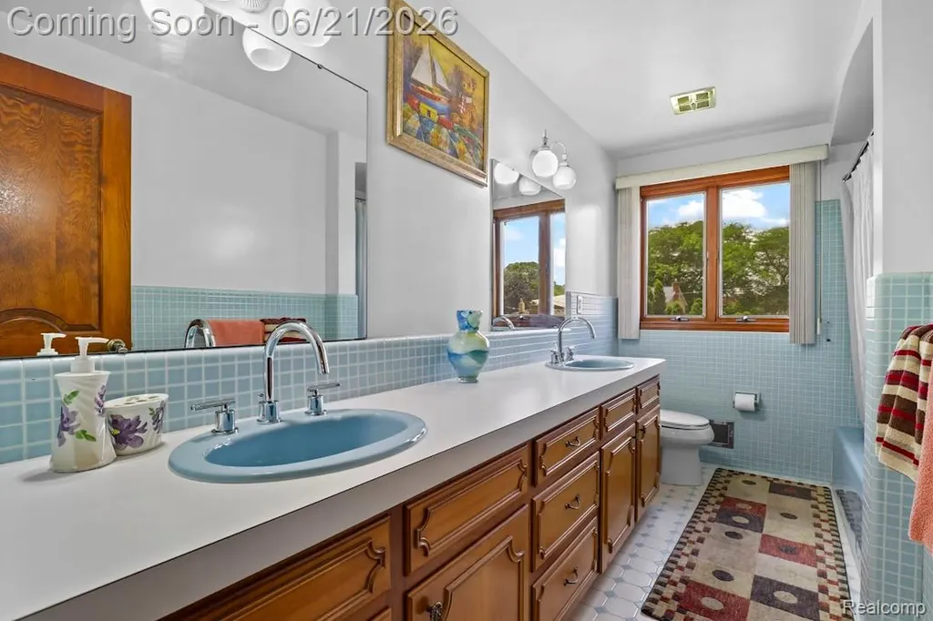 26449 Haverhill Drive Warren City MI 48091