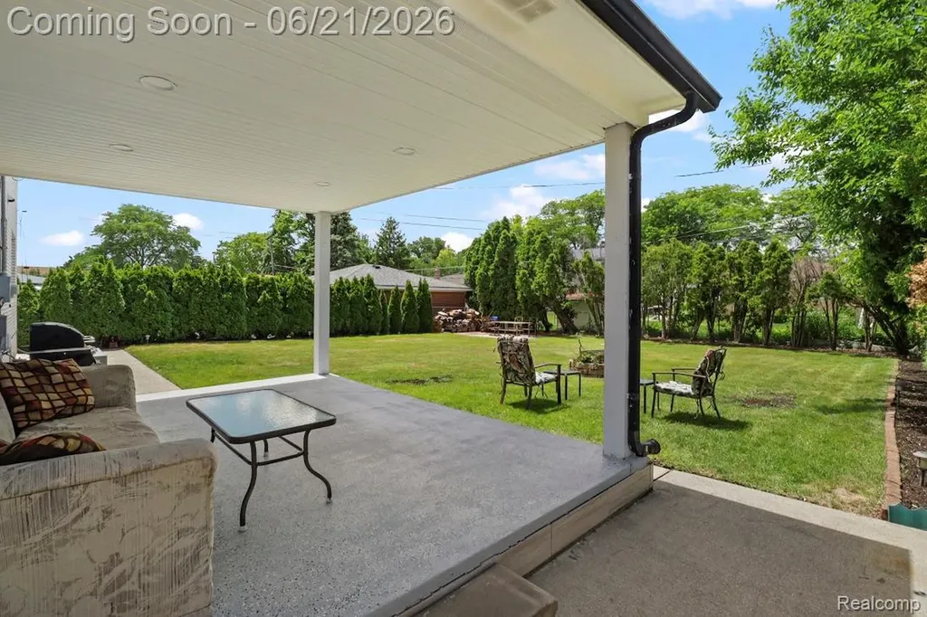 26449 Haverhill Drive Warren City MI 48091