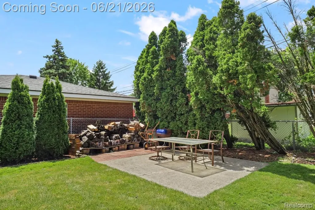26449 Haverhill Drive Warren City MI 48091