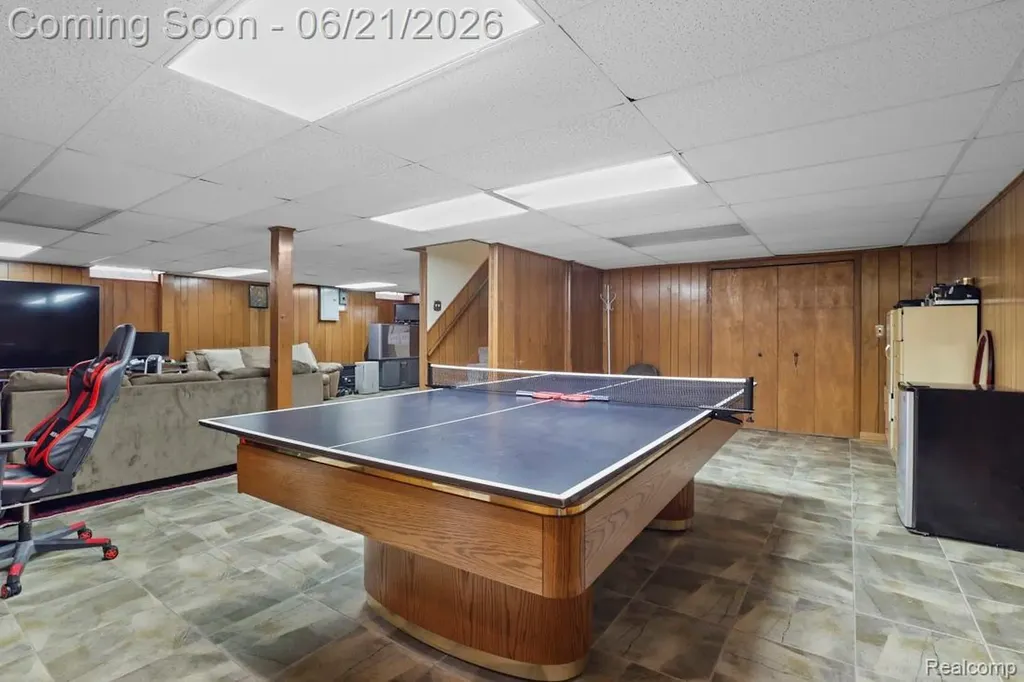26449 Haverhill Drive Warren City MI 48091