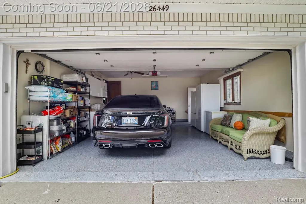 26449 Haverhill Drive Warren City MI 48091