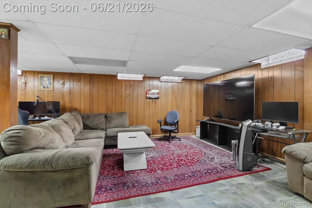 26449 Haverhill Drive Warren City MI 48091