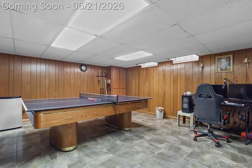 26449 Haverhill Drive Warren City MI 48091